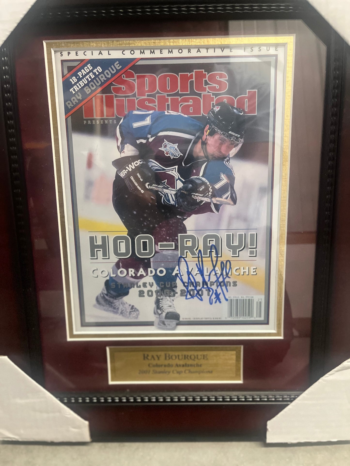 RAY BOURQUE SIGNED SPORTS ILLUSTRATED CUSTOM FRAMED