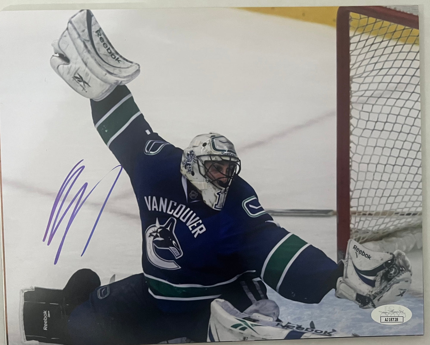 Roberto Luongo signed 8x10 HOF Canucks