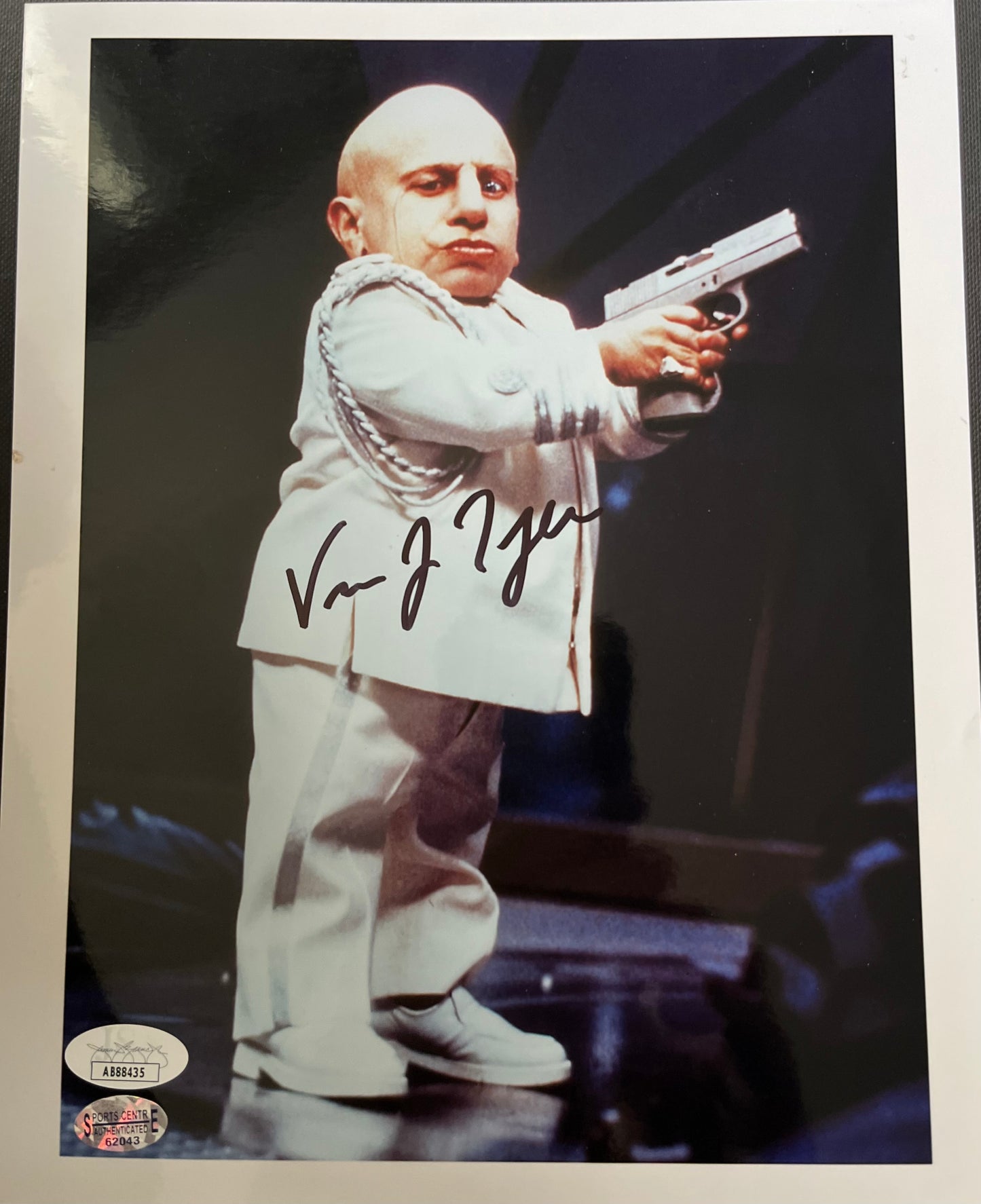 Austin Powers 'Mini Me" Vern Troyer signed 8x10   Deceased