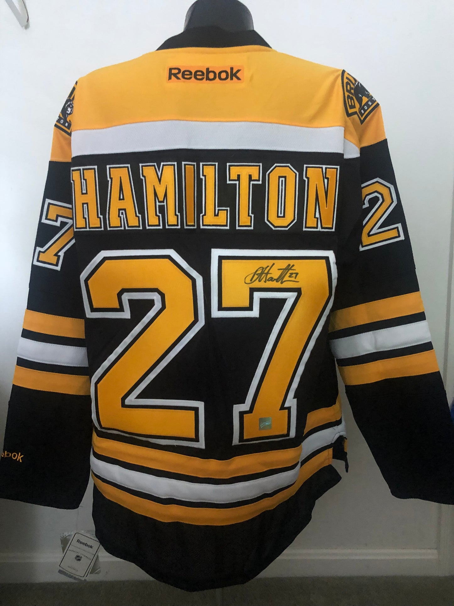Bruins Dougie Hamilton signed authentic jersey with Frameworth Certification