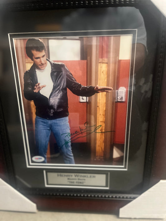HAPPY DAYS HENRY WINKLER SIGNED AND CUSTOM FRAMED 8X10 W/INSCRIPTON AND PSA