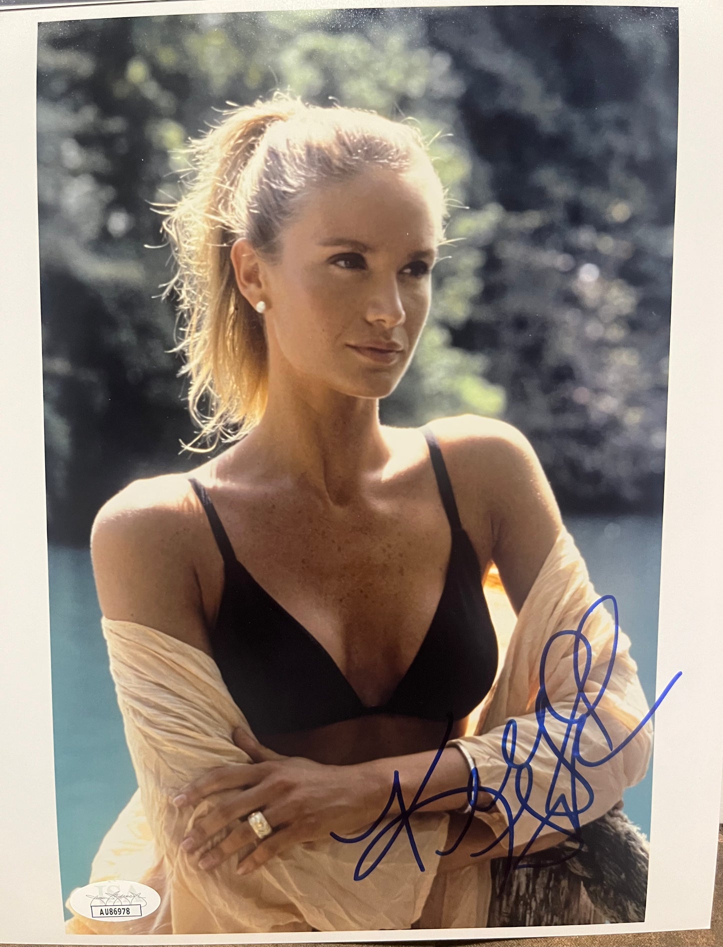 Kelly Lynch signed 8x10 COCKTAIL   ROAD HOUSE    JSA