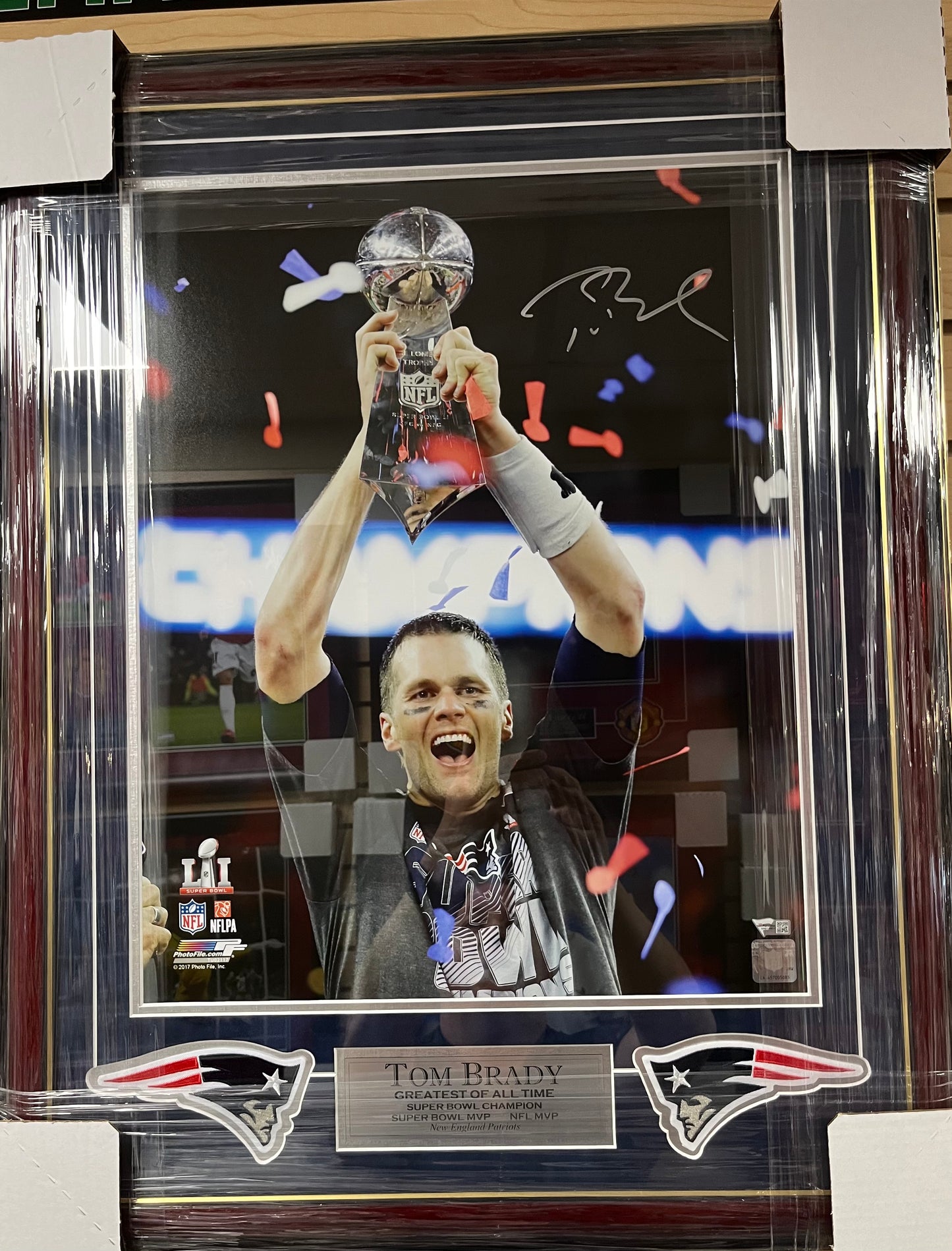 Tom Brady signed 16x20 "Trophy" Profressionally mattted and framed to 22x24