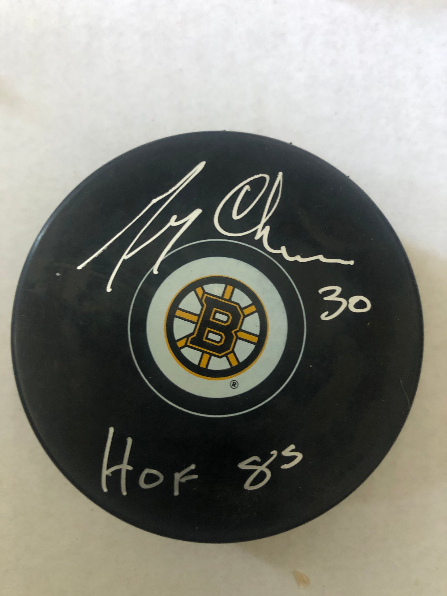 Bruins Gerry Cheevers signed puck w/HOF 85 inscription    Cheevers hologram