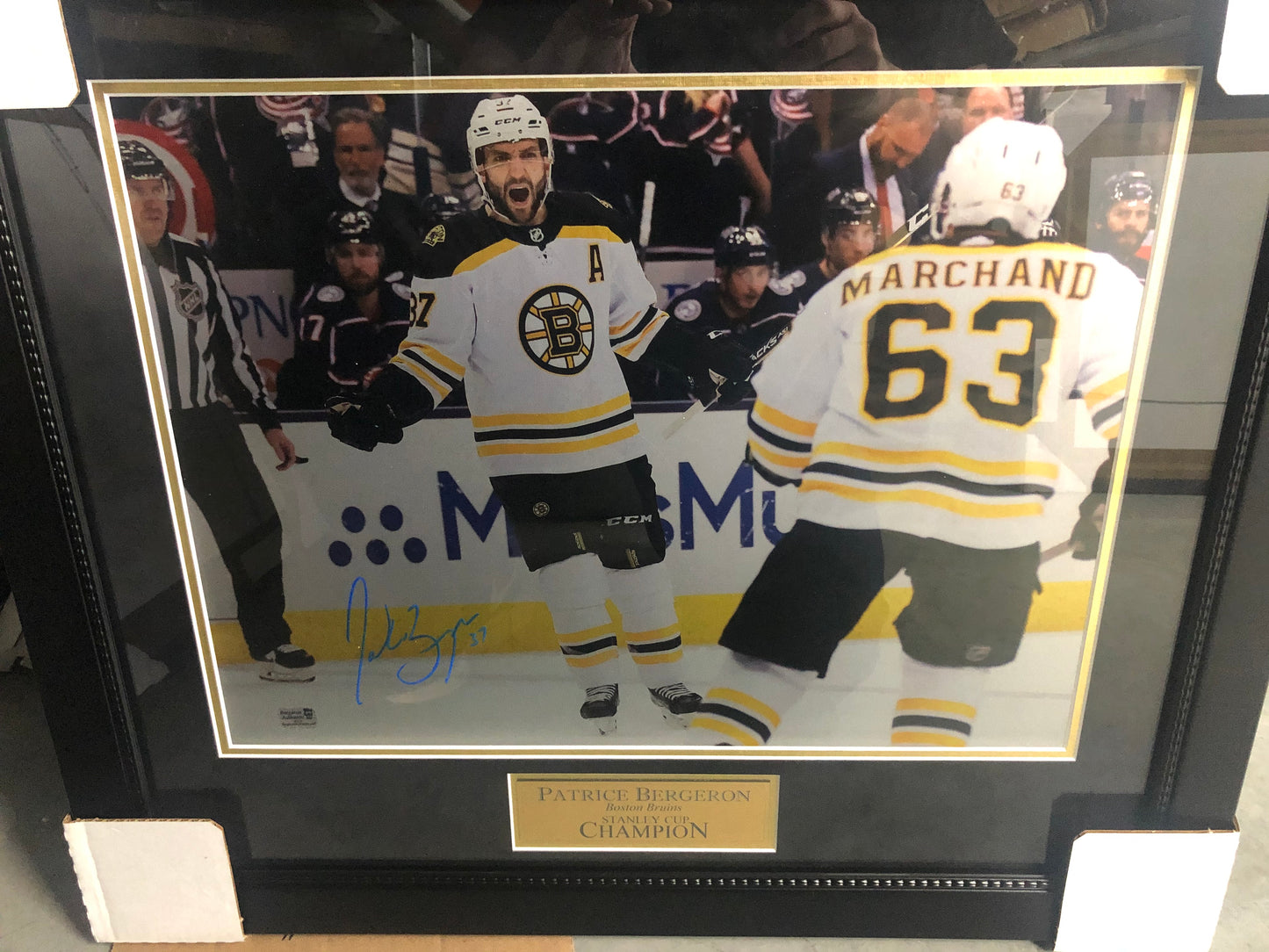 Bruins Patrice Bergeron signed and framed 16x20 metal plate  with Bergeron hologram