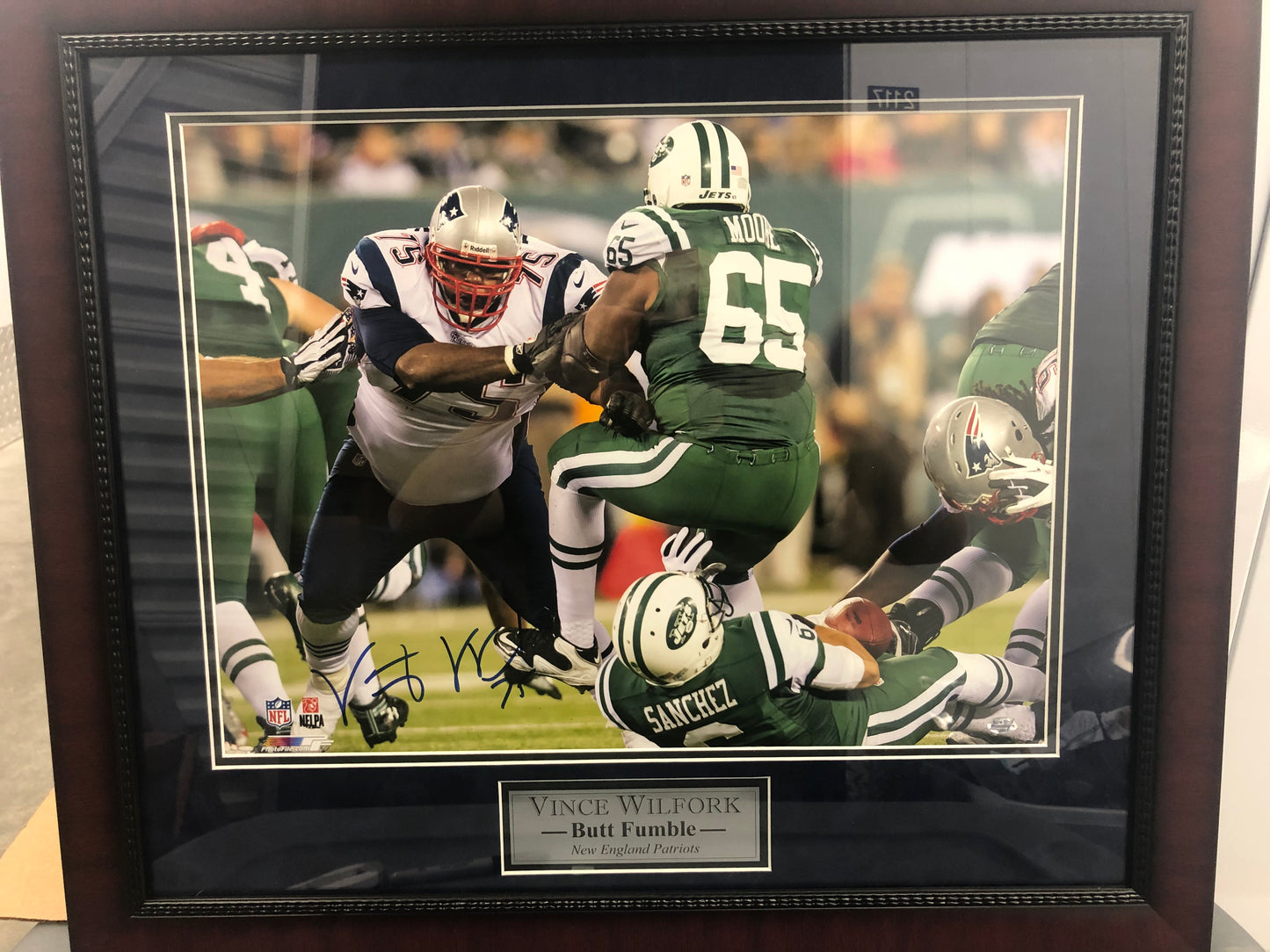 Patroits Vince  Wilfolk  signed and framed 16x20 with Sure Shot Cert  BUTTFUMBLE